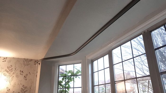 Bronze 6130 Silent Gliss metropole installed to bay ceiling